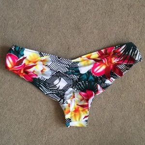 NWOT tropical cheeky bottoms